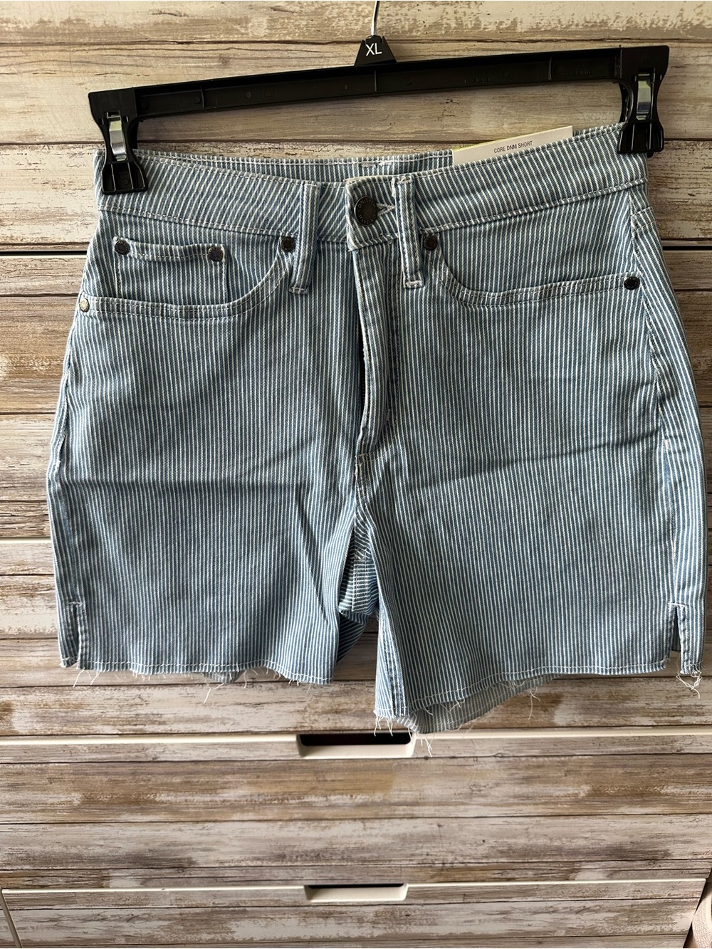 👖 NWT ON 34th Striped Denim Shorts Size 4 Blue White 5.5” Inseam